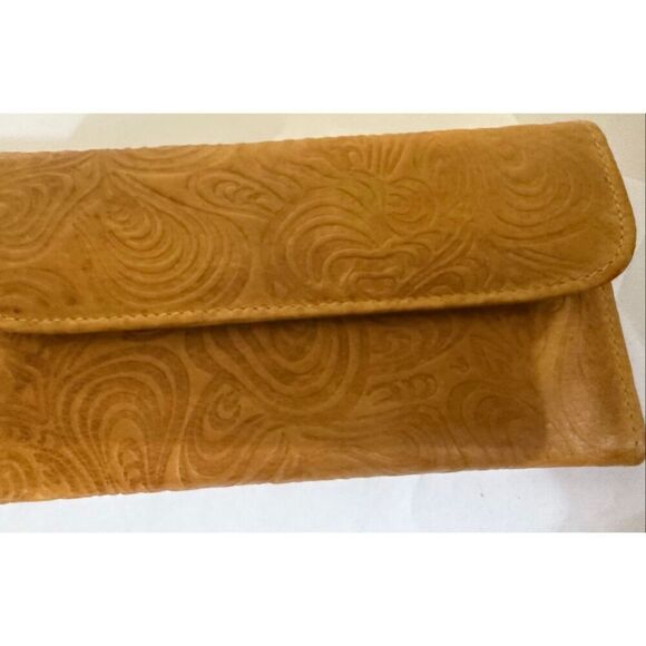 Michael Stevens Women's Tooled Genuine Leather Checkbook Wallet Yellow OS NWOT - Picture 1 of 6